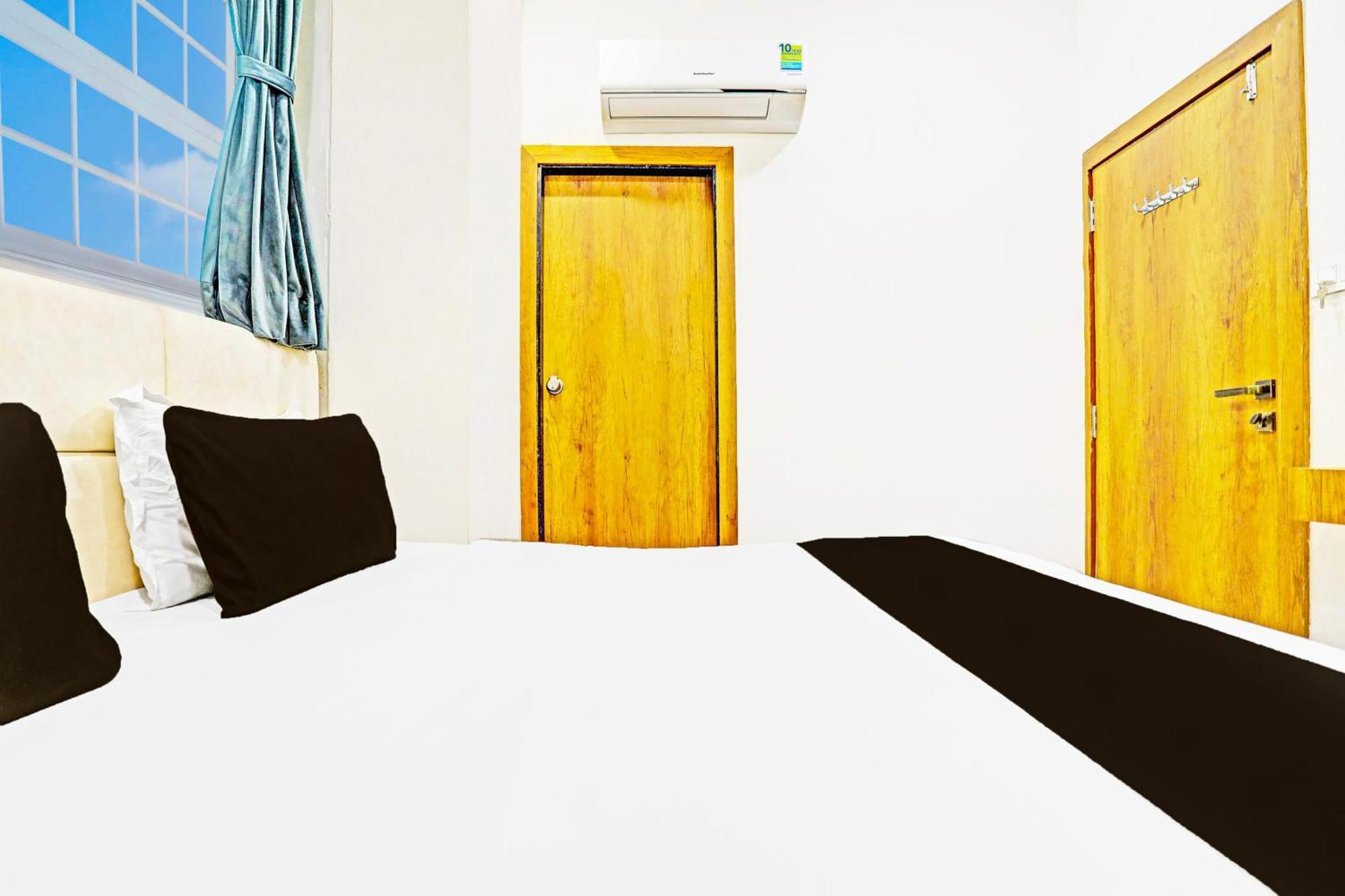 Super Collection O Adajan Formerly Hotel Western Inn Surat Bagian luar foto